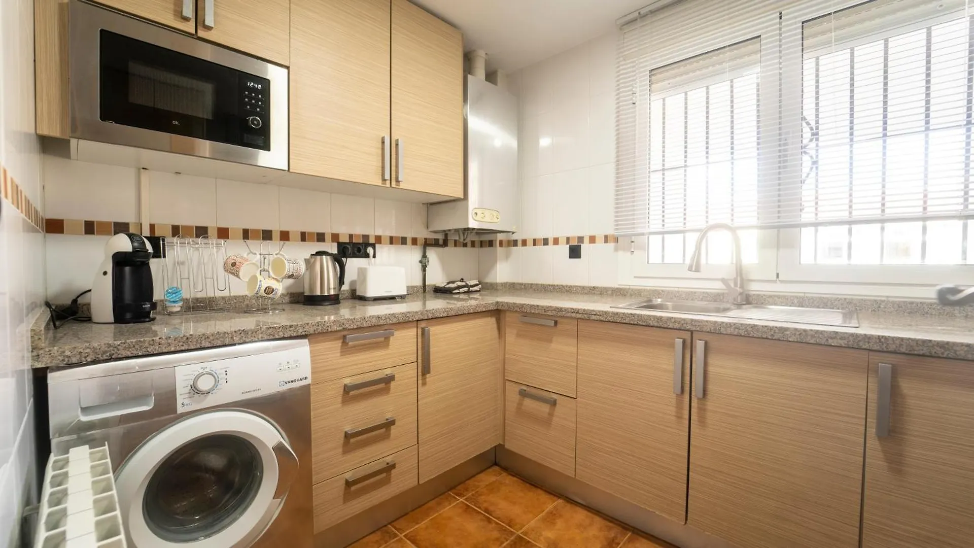 H&H Suite Granada Apartament Armilla Apartment